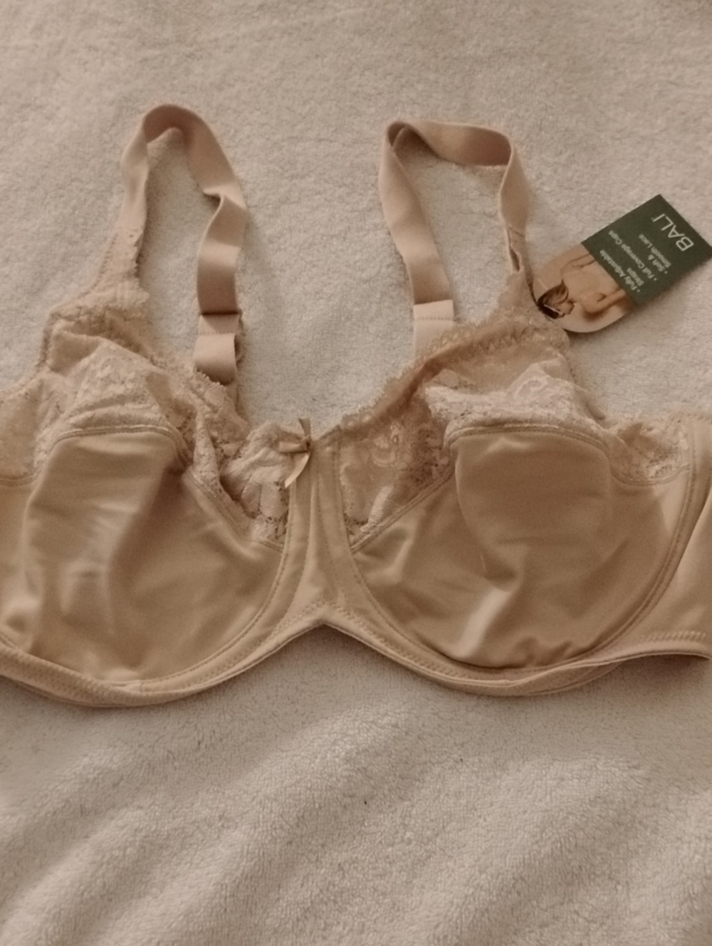 40 C Bali Full Coverage Minimizer underwire bra New with tags